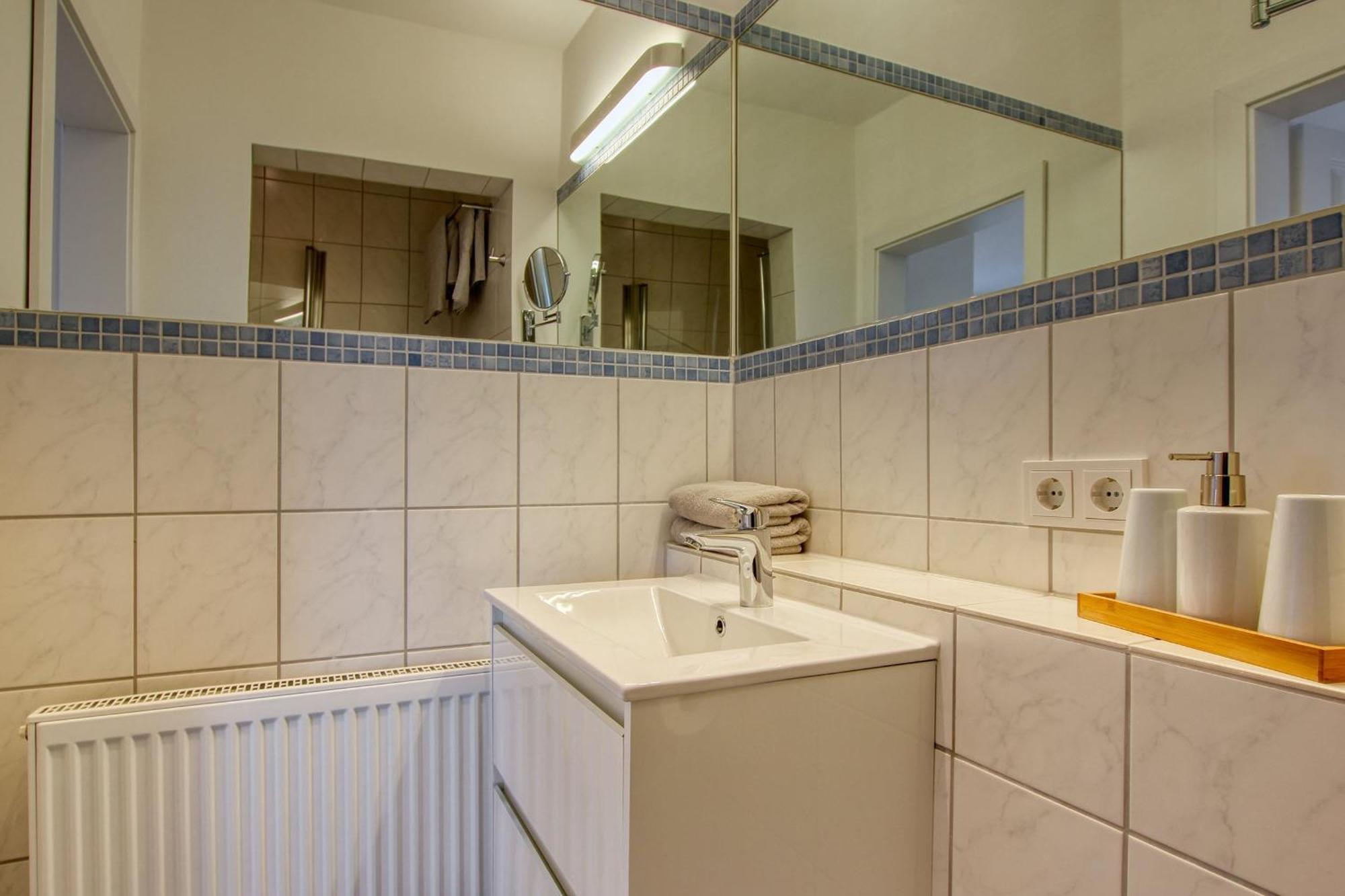 Landhaus Am Ufer - Wohnung 1 Хайлигенхафен Экстерьер фото